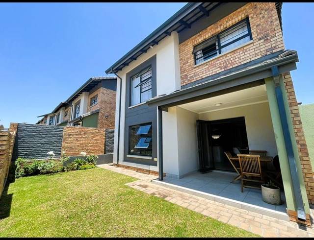 3 BEDROOM TOWNHOUSE FOR SALE IN AMBERFIELD